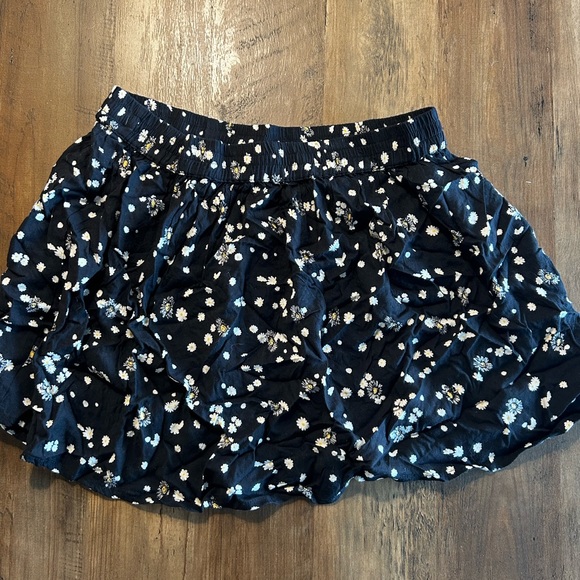 Floral mini skirt - Picture 1 of 3